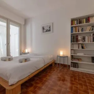 Apartment Grand Lumineux Pour 2 A 4 Personnes A Intra-muros Wifi Gratuit, Avignon